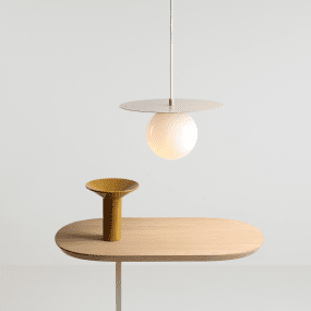 Loop Ø28 Beige hanglamp Van Artera - Loop is een moderne hanglamp met een retro design in een mooie beige kleur.