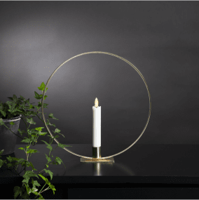 Flamme Ring Messing Van Star Trading - Tafelring van 28 cm in messing geplateerd metaal, inclusief Star Trading's fraaie antieke kaars Flamme van 15 cm.
