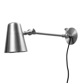 Vala Long 42cm Geborsteld staal Van H. Skjalm P - Het past perfect in de hal, langs het aanrecht of als nachtlampje naast het bed.