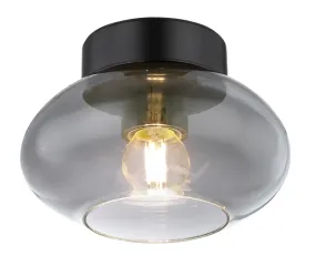 Shaun Ø18 Rookkleurig plafondlamp Van Globo Lighting - Lampan &auml;r tillverkad av mattsvart metall och &auml;r smyckad med en oval sk&auml;rm i r&ouml;kf&auml;rgat glas.