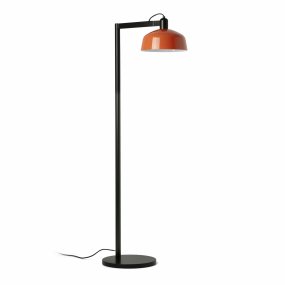 Tatawin Rood-oranje vloerlamp Van Faro Barcelona - Tatawin is een staande lamp met een zwarte structuur en een rood-oranje metalen kap die gericht licht verspreidt.