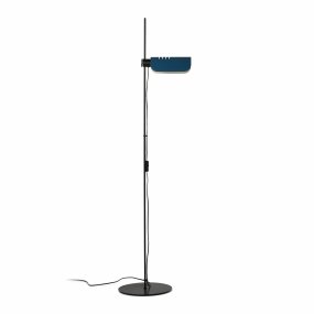 Martinica Blauw vloerlamp Van Faro Barcelona - Martinica is een staande lamp die is ge&iuml;nspireerd op klassiek retrodesign, maar dan met een vernieuwende en speelse vorm.
