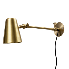 Vala Long 42cm Mat messing wandlamp Van H. Skjalm P - Het past perfect in de hal, langs het aanrecht of als nachtlampje naast het bed.
