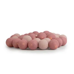 Irislights French rose 35-lights Roze Van Irislights - De Franse roos-lichtslinger van Irislights verspreidt een romantische sfeer met zijn twee tinten roze en gezellige, warme gloed.