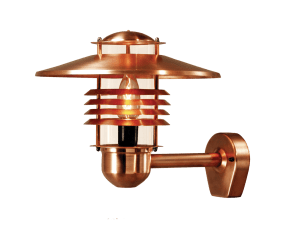 Arnäs Koper buitenlamp Van Westal - De wandlamp van Arná is een stijlvol armatuur met een rond lichtpatroon en een heldere glazen kap die de lichtbron omringt.