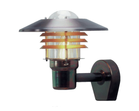 Tellus Geoxideerd koper buitenlamp Van Westal - De Tellus wandlamp is een armatuur van Zweeds ontwerp met een E27-fitting en een heldere glazen kap die de lichtbron omringt.