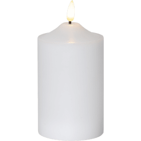 LED Stompkaars Flamme Wit Van Star Trading - De kaars heeft een levensechte vlam die oplicht met een warmwit licht.