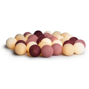 Irislights Dusty Pink 20-lights Roze Van Irislights - De elegante Dusty Pink lichtslinger is van Irislights en is een prachtige lichtbron gemaakt van handgemaakte bollen van katoen en polyester.