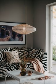 Alba Lampenkap Excl. Ophanging Ø58 Bruin hanglamp Van Alde & Lind - Met de semi-transparante stof in bruin/grijs heeft de lampenkap Alba een verfijnde en elegante uitstraling.