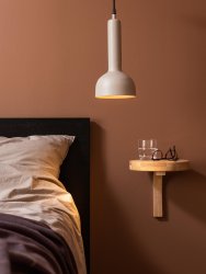 Bainbridge Ø15 Beige raamlamp Van PR Home - De Bainbridge plafond-/raamlamp is een stijlvolle hanglamp van gegoten metaal.