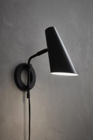 Cal 26cm Zwart wandlamp Van Markslöjd - De Cal wandlamp is stijlvol en sober.