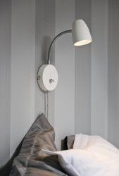 Sandnes Wit leeslamp Van Aneta Lighting - Dankzij het flexibele scharnier is de lamp eenvoudig in beide richtingen te verstellen en dankzij de dimmer is de helderheid aan te passen.