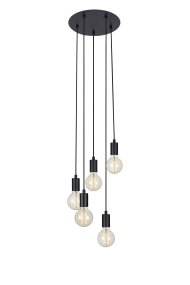 Sky Ø32 Zwart hanglamp Van Markslöjd - Plafondlamp uit de Sky-serie, met vijf lamphouders in zwart metaal en een zwart textielsnoer dat op verschillende hoogtes aan een ronde plafondbeugel hangt.