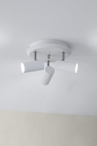 Costilla 3 Wit spot Van Markslöjd - De gecanneleerde lampenkoppen in de kleur wit geven een elegante en industriële uitstraling, perfect voor een stijlbewust interieur.