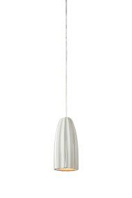 Clay Ø8 Wit raamlamp Van Markslöjd - Clay is een stijlvolle raamlamp van wit keramiek met een zachte, langwerpige vorm en een decoratief gegroefd oppervlak.