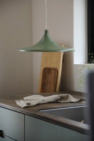 Beam Ø37 Groente hanglamp Van Markslöjd - De ge&iuml;ntegreerde LED-module geeft een warm wit licht van 3000K en heeft een 3-traps dimfunctie, waarmee de helderheid eenvoudig kan worden ingesteld tussen 100%, 50% en 25% met een standaard wandschakelaar.