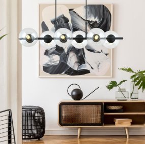 Rory 95cm Transparant hanglamp Van Emibig Lighting - Het trendy design en de lichte glazen kappen maken de lamp tot een stijlvol interieurdetail dat zelfs grotere ruimtes effectief verlicht.