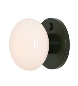 Flo Ø20 Donkergroen wandlamp Van Artera - De Flo wandlamp in donkergroen metaal met een witte glazen kap heeft een modern en stijlvol design en verspreidt een zacht en aangenaam licht.
