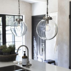 Normandy Ø30 Zilver hanglamp Van PR Home - Dankzij de stijlvolle, heldere lichtbron is deze plafondlamp een echte blikvanger in uw huis.