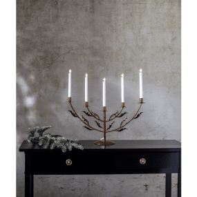 Grace Messing Van Star Trading - Een unieke kandelaar die een prachtig licht verspreidt in het donker en die jaar na jaar een klassieker zal worden.