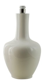 Dilbar 54cm Vit lampenvoet Van Hallbergs - Den mjukt rundade kroppen kombineras med en h&ouml;g, smal hals och skapar en klassisk silhuett med moderna inslag.