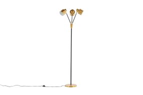 Vifta 3 Zwart vloerlamp Van Venture Design - Staande lamp met een zwarte en messing afwerking, met drie kappen die naar wens verstelbaar zijn.