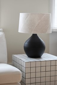 Romero 50cm Zwart lampenvoet Van Hallbergs - Romero is een moderne lampenvoet met een harmonieus design.