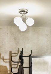 Nicosia Ø26 Chroom badkamerlamp Van Aneta Lighting - Nicosia plafondlamp chroom met opaalwitte bollen.