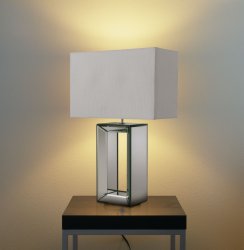 Mirror 58cm Wit tafellamp Van Searchlight - De spiegelvoet geeft de lamp een moderne uitstraling en is daardoor perfect voor in een moderne woonkamer.