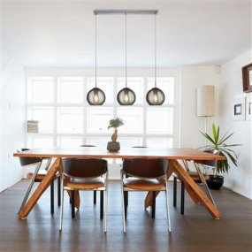 Balls 86cm Rookkleurig Van Searchlight - De ronde glazen kappen geven de lamp een unieke uitstraling en creëren een stijlvolle en moderne indruk in de kamer.