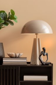 Amplio 55cm Greige tafellamp Van Leitmotiv - De lamp is gemaakt van metaal met een glanzende grijsbruine afwerking en elegante messing details die een verfijnde uitstraling geven.
