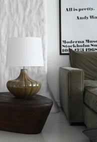 Harmony 40cm Olivgrön lampenvoet Van Hallbergs - Harmony lampfot &auml;r en dekorativ lampfot i keramik med en mjuk, rundad form och vackert r&auml;fflad struktur.