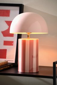 Rayado 34cm Roze tafellamp Van Leitmotiv - De lampvoet heeft een gestreept patroon in donkerroze en lichtroze, terwijl de kap een bijpassende lichtroze tint heeft, wat zorgt voor een uniforme en zachte uitstraling.