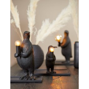 Penguin 24cm Zwart tafellamp Van Light & Living - Penguin is een charmante en speelse lamp, laat hem licht en vreugde verspreiden in uw huis!