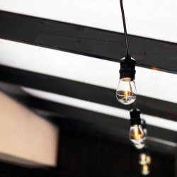 Cosy Zwart Van Lightson - Wil je een langere lus &ndash; Sluit meerdere Cosy Lights achter elkaar aan tot een totaal van 6 lichtsnoeren, wat een totale lengte van 30 meter oplevert.