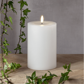 LED Stompkaars Flamme Flow Big Wit Van Star Trading - Deze LED-lamp is een prachtige decoratie, zowel alleen als in een groepje met andere lampen uit de Flamme-serie.
