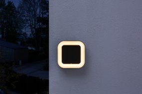 Square Donkergrijs buitenlamp Van Ledvance - Tillverkad av aluminium och med IP44-klassning &auml;r den t&aring;lig mot v&auml;der och passar perfekt f&ouml;r fasader, entr&eacute;er och uteplatser.