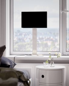 Prime 70cm Chroom tafellamp Van By Rydéns - Ontdek de mogelijkheden met de Prime tafellamp in metaal en stoffen kap en laat het elegante design en warme licht uw grote raam verfraaien en een uitnodigende sfeer in uw huis cre&euml;ren.