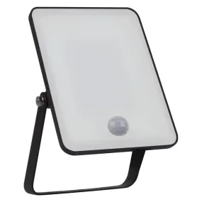 Floodlight Essential Sensor 20W Zwart buitenlamp Van Ledvance - Dankzij de ingebouwde bewegings- en daglichtsensor schakelt de lamp automatisch in als er beweging is en past zich aan de lichtomstandigheden aan.