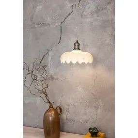 Kurage Ø25 Wit hanglamp Van Markslöjd - De lamp heeft een diameter van 25 cm en staat extra mooi boven de keukentafel, de gootsteen of een donker hoekje in huis dat u wilt verlichten.