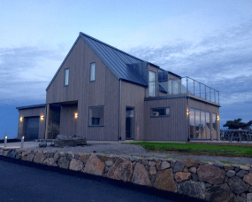 Illusion Reko Grijs buitenlamp Van Westal - De aandrijving is geïntegreerd en de achterzijde heeft twee in- en uitgangen en een snelaansluitklemmenblok voor eenvoudige installatie.