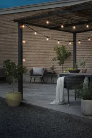 Lichtslinger, amberkleurige, 10m Zwart Van Konstsmide - Decoratieve lichtsnoer met 10 vervangbare amberkleurige LED-lampjes die een warme en uitnodigende sfeer cre&euml;ren.