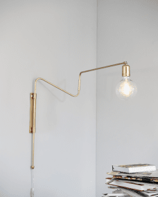 Swing 70cm Messing wandlamp Van House Doctor - Swing van House Doctor is een prachtige wandlamp met een innovatieve en mooie uitstraling, uitgevoerd in een messing afwerking.