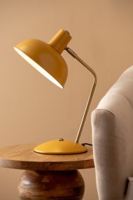 Hood 38cm Geel bureaulamp Van Leitmotiv - De lamp past perfect op een bureau of nachtkastje en is zowel een praktische lichtbron als een stijlvol interieurdetail.