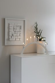Arch 7 Lights Mat wit Van Konstsmide - Uitgerust met lichtbronnen die een aangenaam licht verspreiden en bijdragen aan een gezellige sfeer tijdens de kerstdagen.
