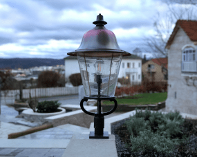 Rosendal 85cm Geoxideerd koper Van Westal - De kap van de lamp is gemaakt van drukgedraaid koper, waardoor deze een mooie donkere patina krijgt.