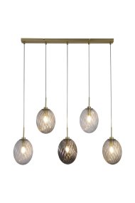 Whirl 92cm Messing Van Searchlight - De wervelende ribben in het glas creëren structuur en een levendige lichtverspreiding die de ruimte een zachte en uitnodigende sfeer geeft.