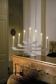 Candelabra 7 Lights Wit Van Konstsmide - Wordt geleverd met een 1,7 m lang wit snoer, aan/uit-schakelaar en stekker.