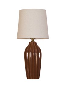 Lyon 40cm Bruin tafellamp Van PR Home - De geribbelde keramische voet in een warme bruine tint geeft de lamp een tijdloze en romantische uitstraling, terwijl de gedempte kleuren elegantie en diepte toevoegen zonder de ruimte te overheersen.