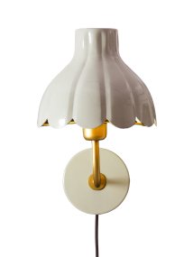 Wells 35cm Beige leeslamp Van PR Home - De goudkleurige binnenkant reflecteert het licht op een warme en aangename manier en cre&euml;ert een uitnodigende sfeer in de kamer.